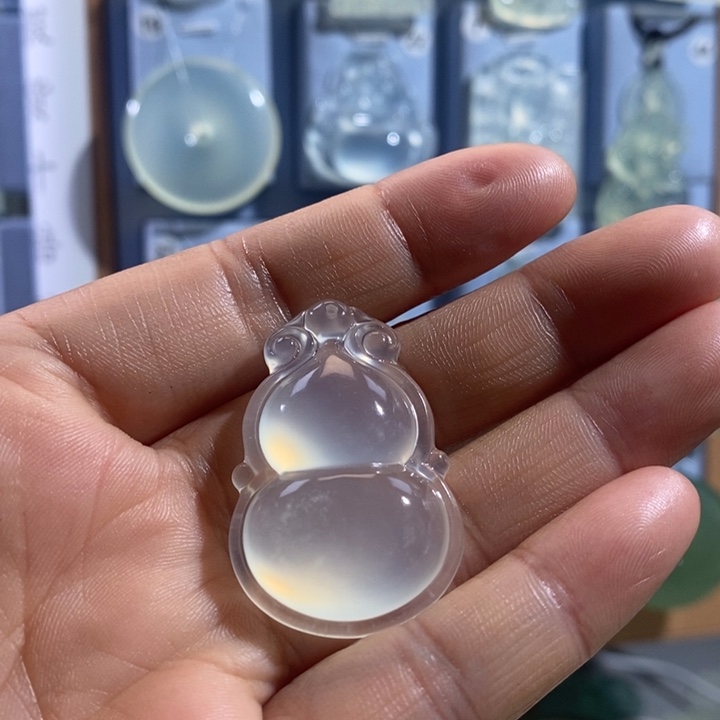 岫玉未镶嵌颈饰吊坠