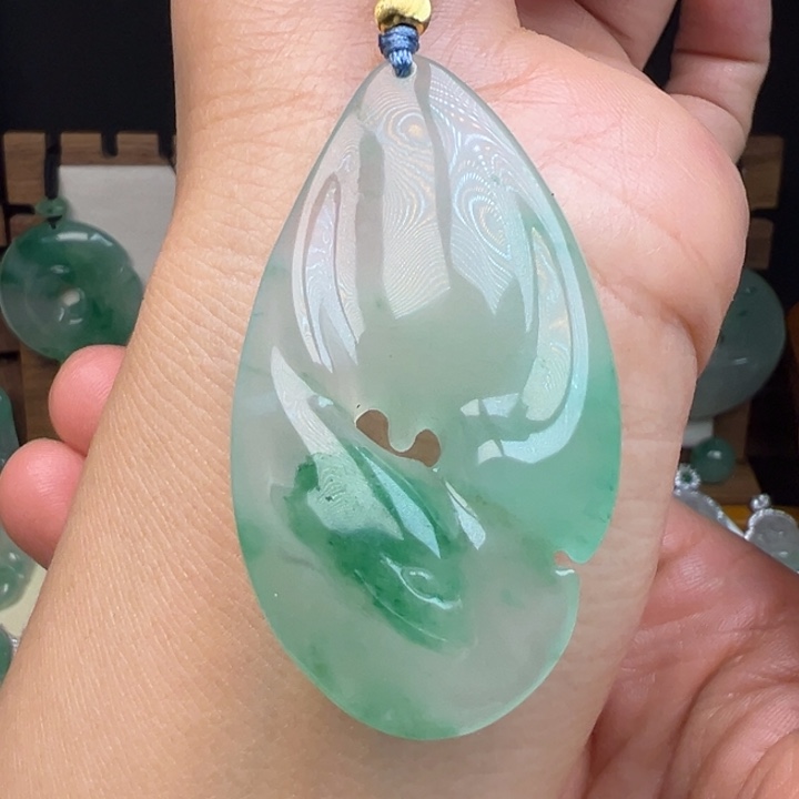 石英质玉未镶嵌颈饰