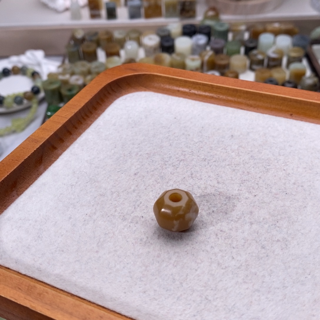 美***松和田玉未镶嵌颈饰买断不退换