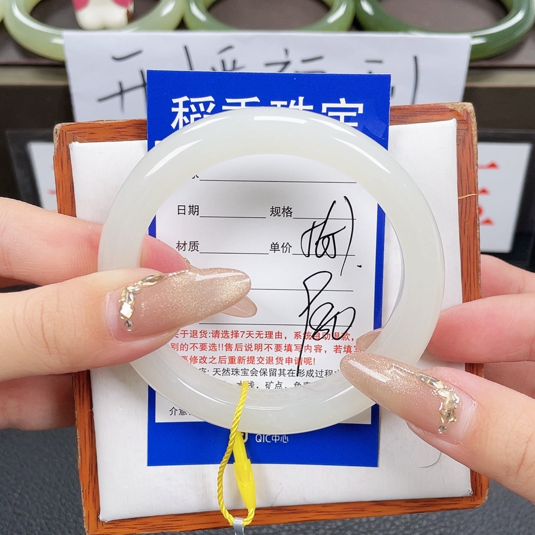 和田玉手镯未镶嵌