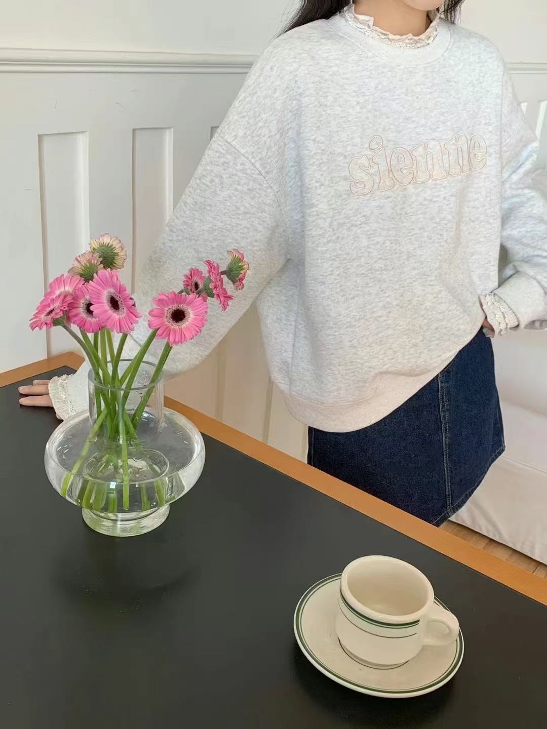 Siene花边绣假两件2025新春款圆领卫衣（w8095）