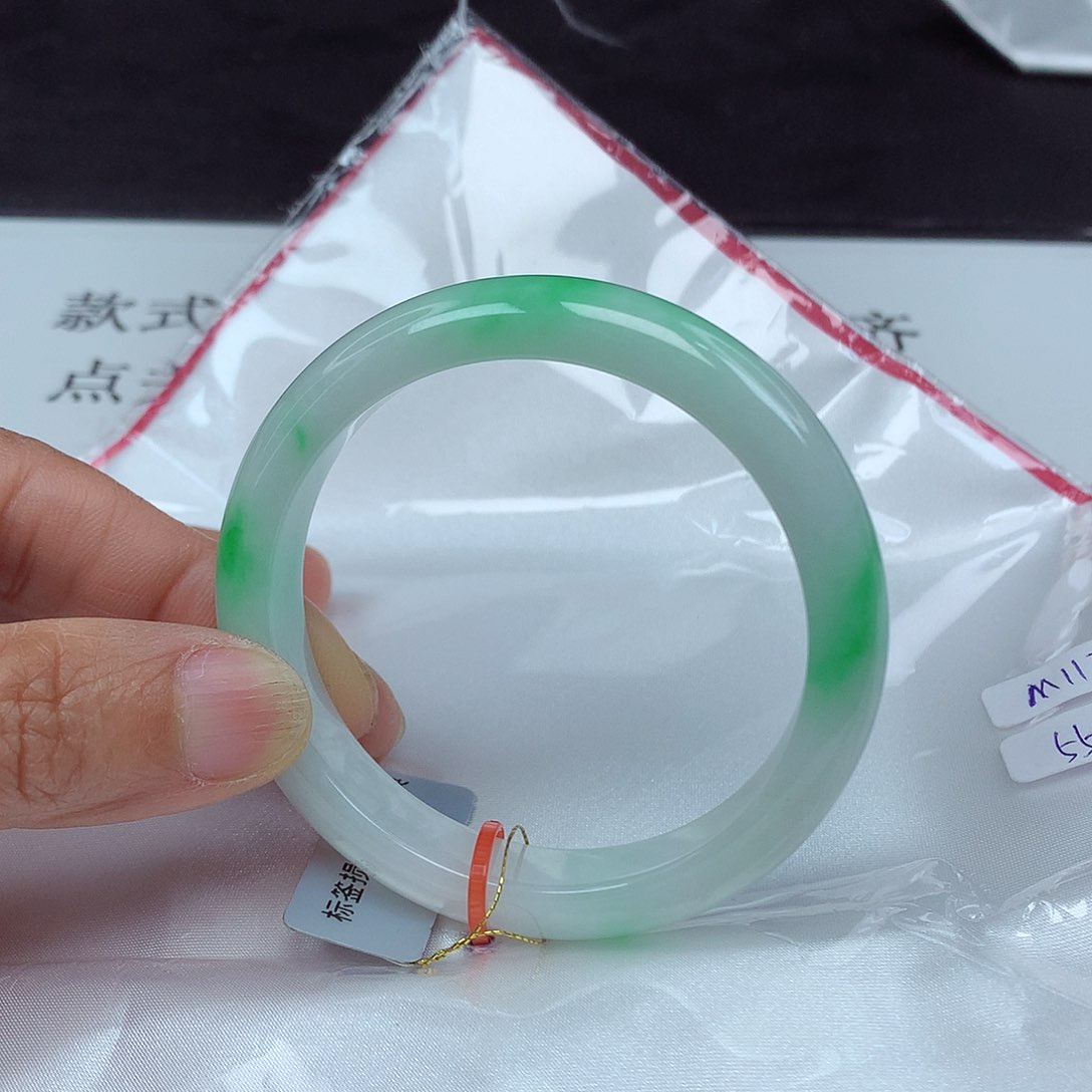 翡翠手镯未镶嵌55圈3952