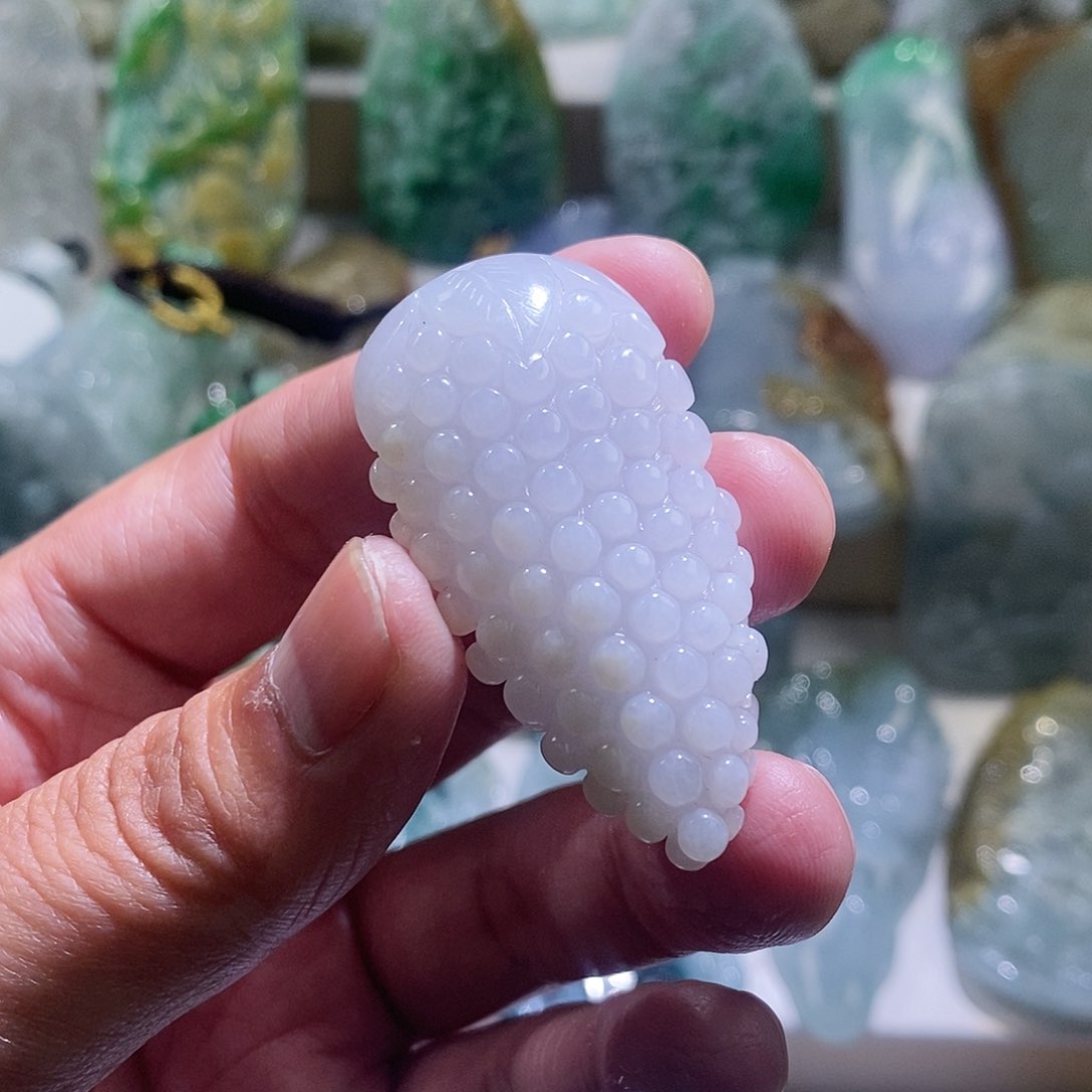 【闪购商品】翡翠颈饰未镶嵌葡萄