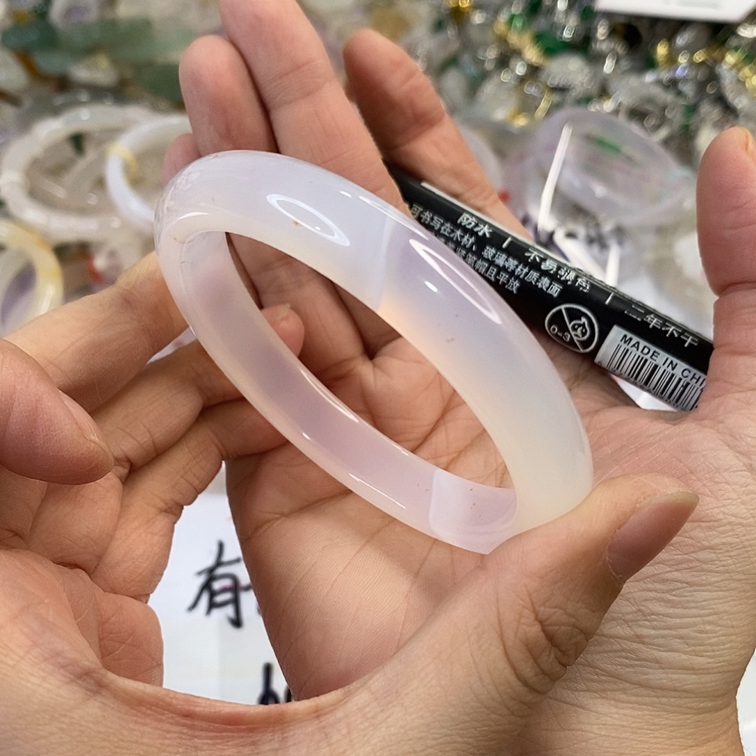 玛瑙/玉髓未镶嵌手镯A237。60.6圈