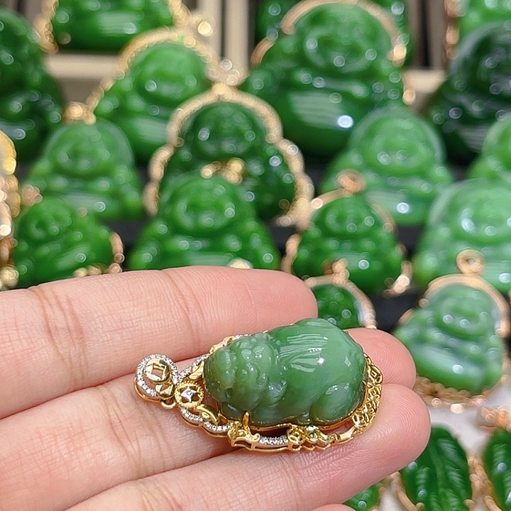 和田玉（碧玉）颈饰18K金镶嵌