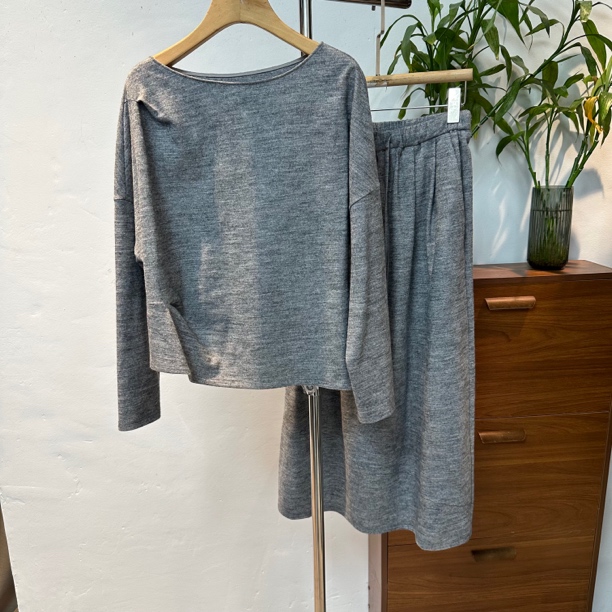 南油金H设计师款宽松气质百搭简约女士腰间捏褶上衣+半裙套装