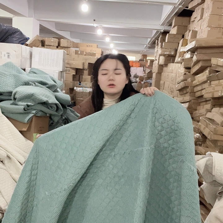 150*200起豆绿色绒面床盖微瑕