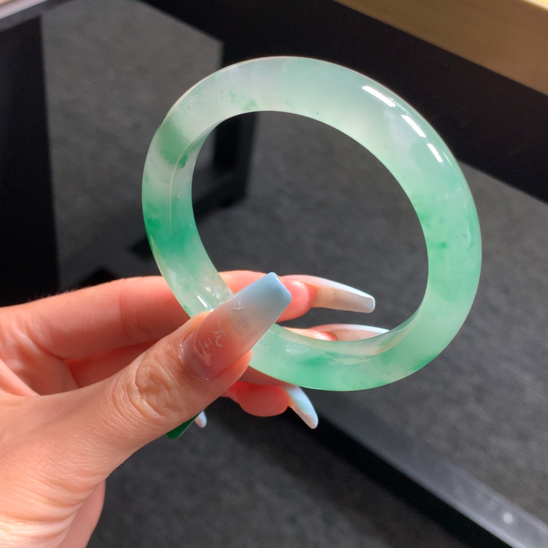 石英质玉手镯未镶嵌上**瑜