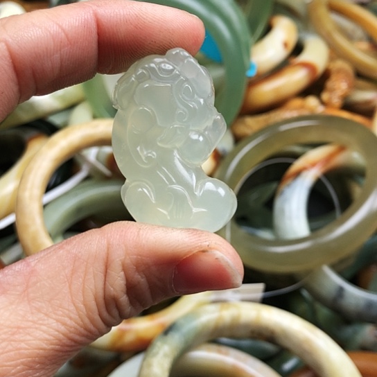 蛇纹石玉手镯未镶嵌