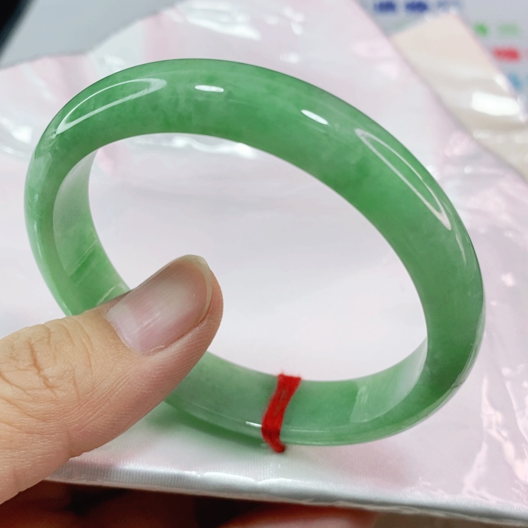 未镶嵌手镯翡翠小**。54.8圈口贵妃