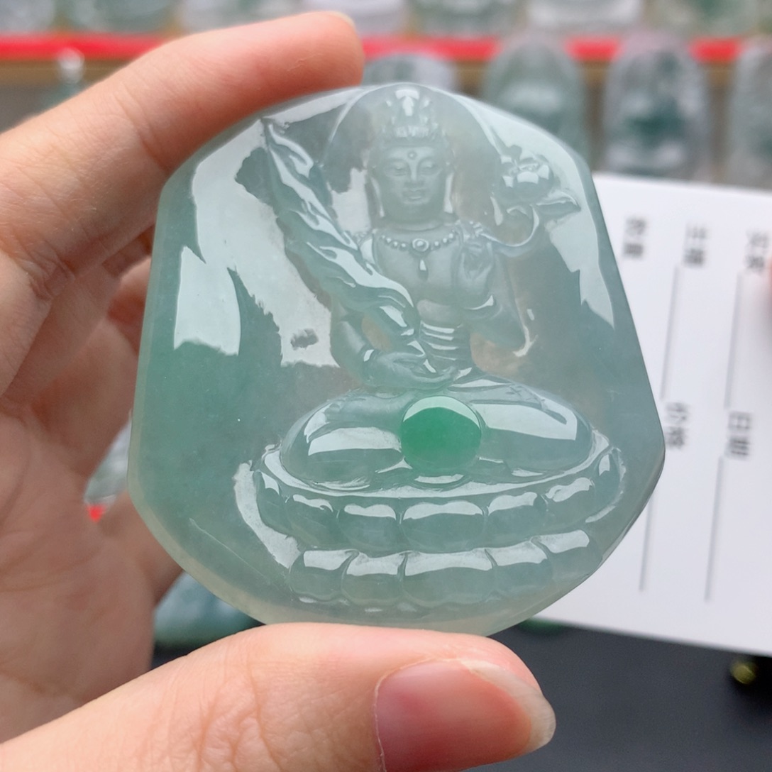 翡翠未镶嵌颈饰虚空