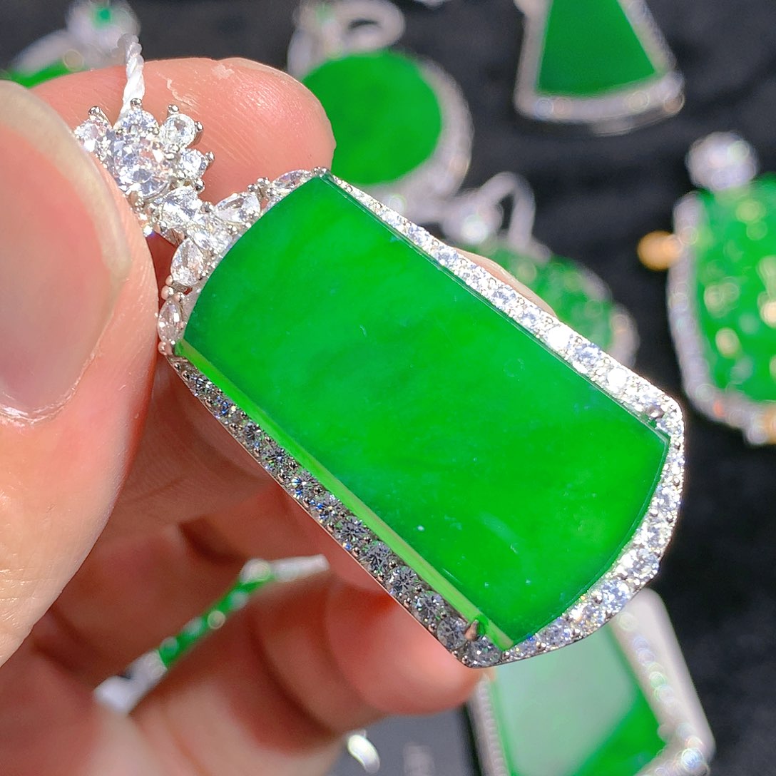 翡翠颈饰银S925镶嵌吊坠