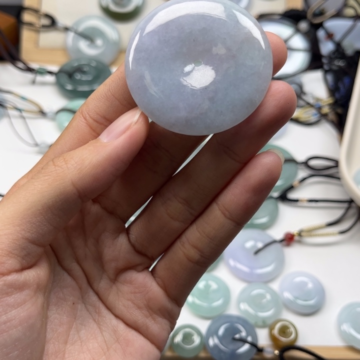 翡翠未镶嵌颈饰不**了天然翡翠Ａ货