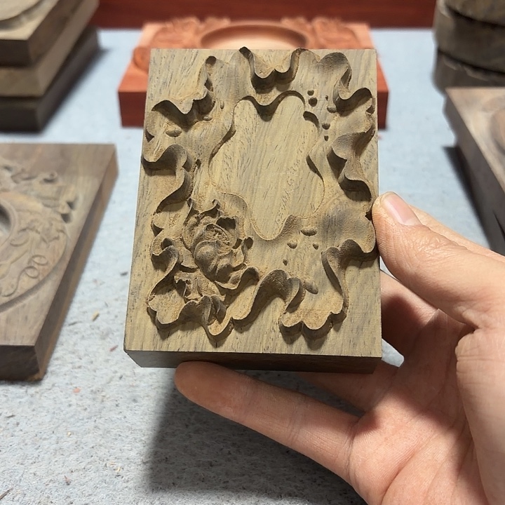 黄***友风车木（黑檀木）瑕疵底座