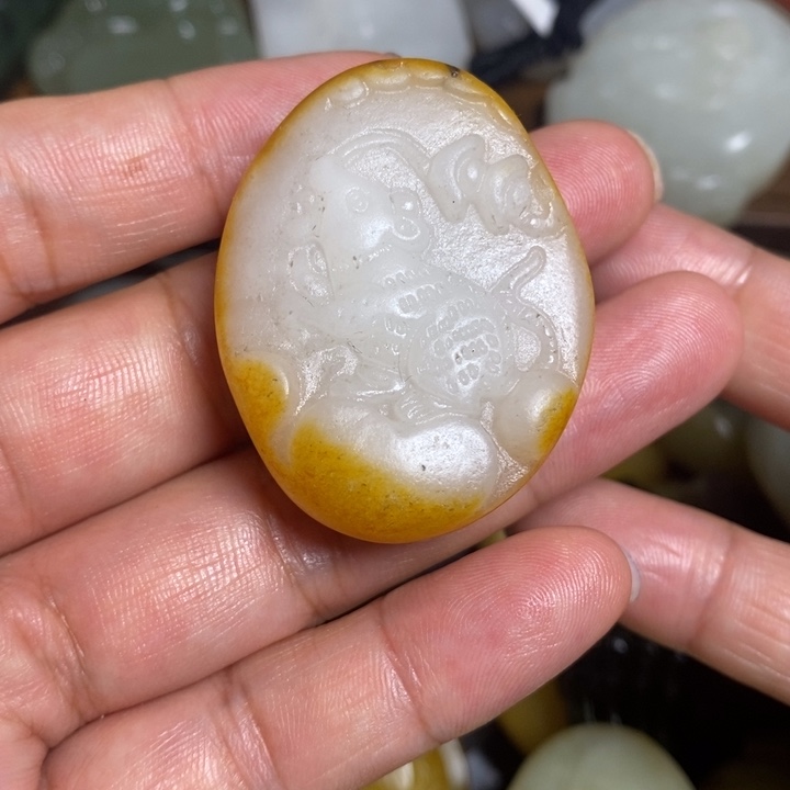 和田玉未镶嵌车挂