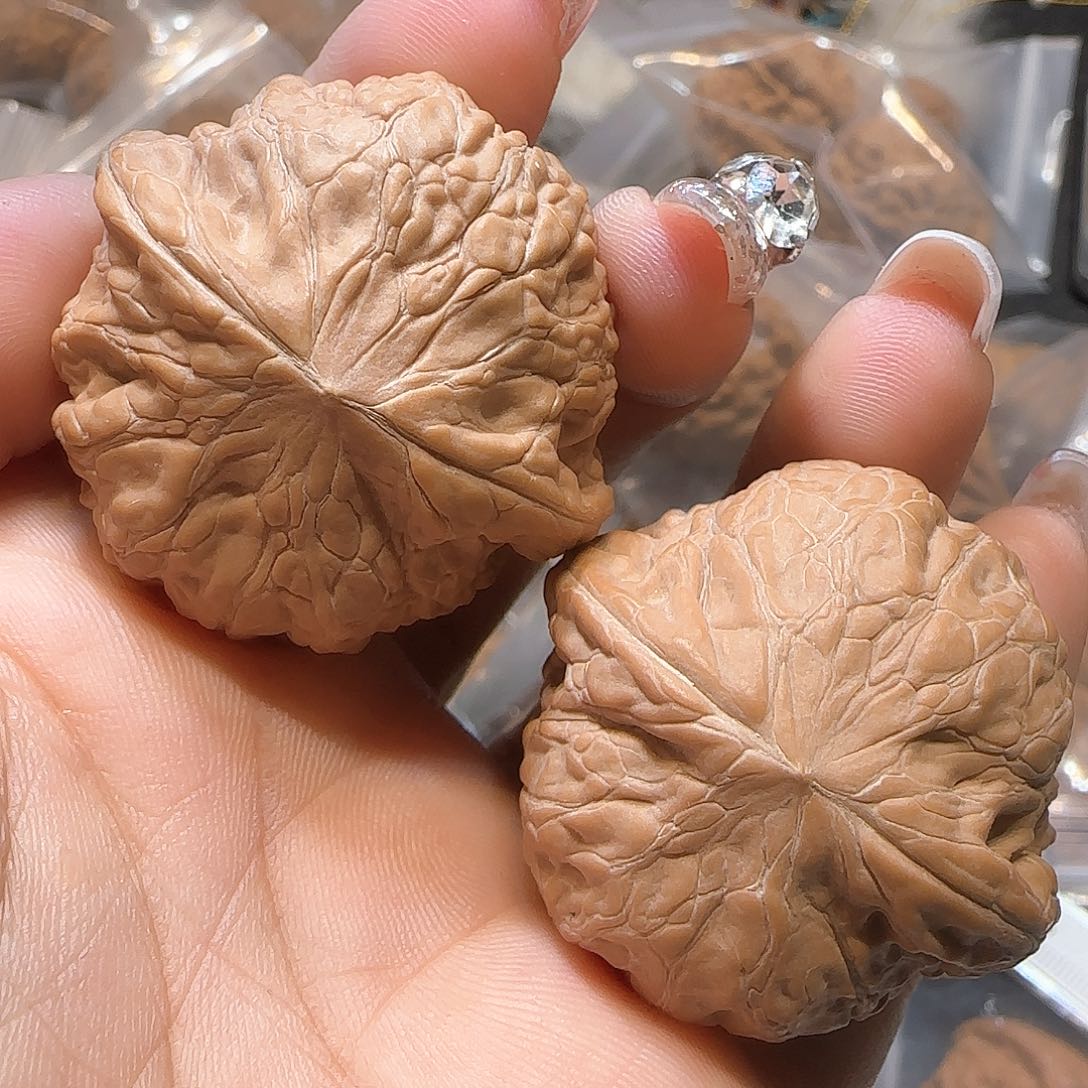 文玩核桃吊坠法****）40铁锤虚尖