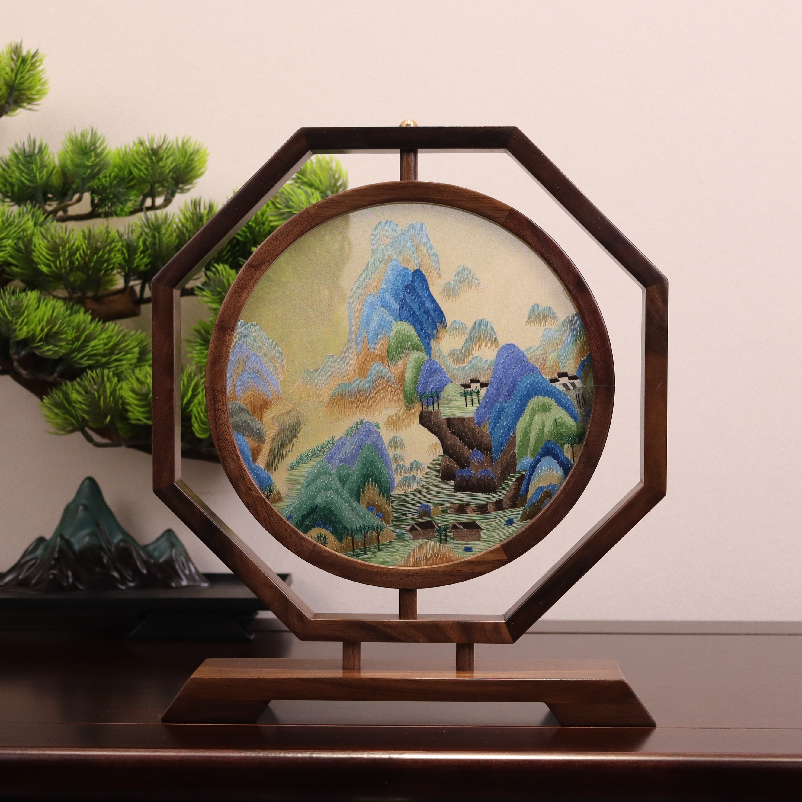 一涵千里江山图八方来财手工双面绣胡桃木新中式书房办公室摆件
