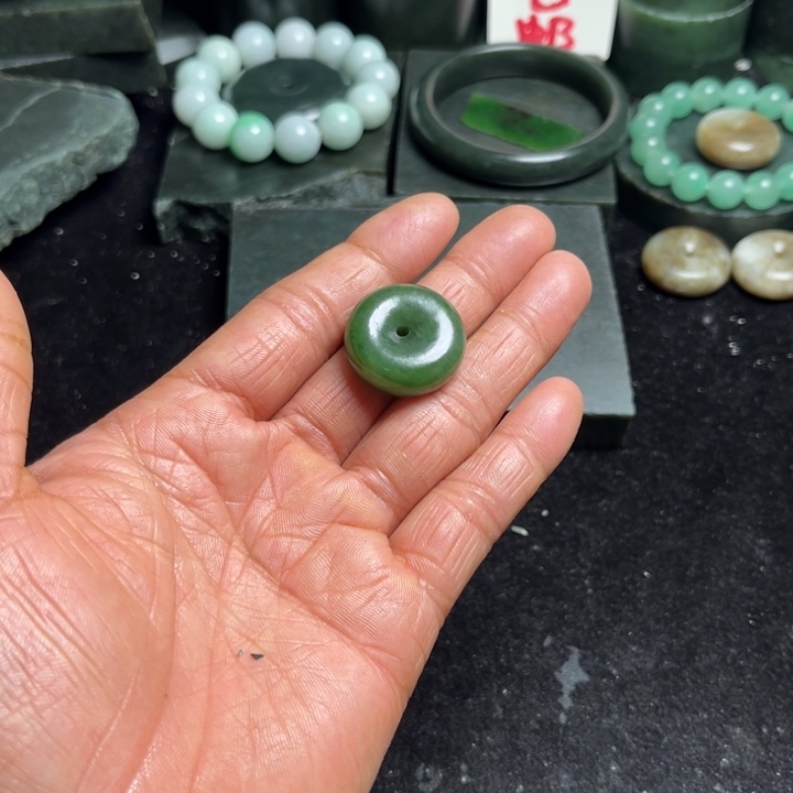 和田玉（糖玉）未镶嵌珠宝奇石