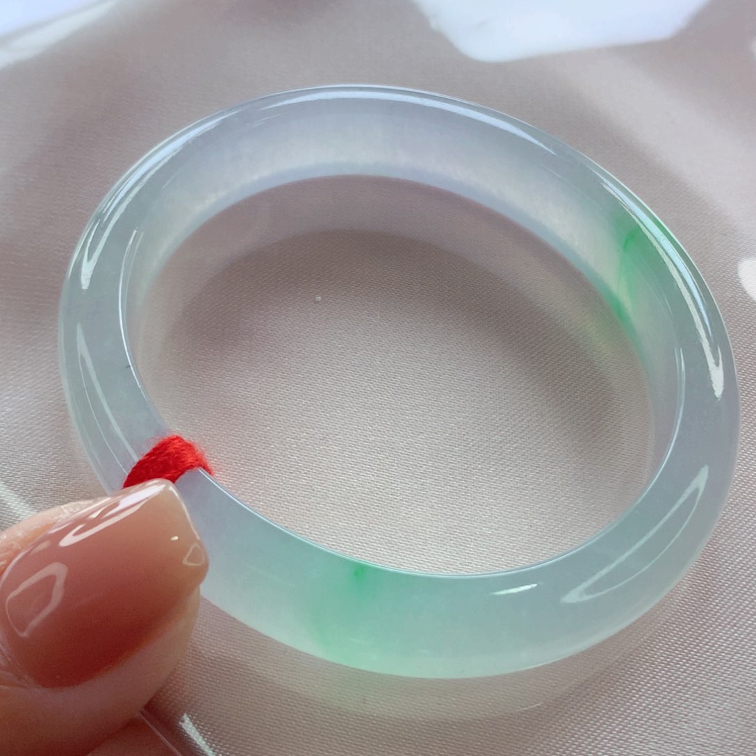 翡翠手镯（贵妃镯）未镶嵌高冰冰飘金丝绿