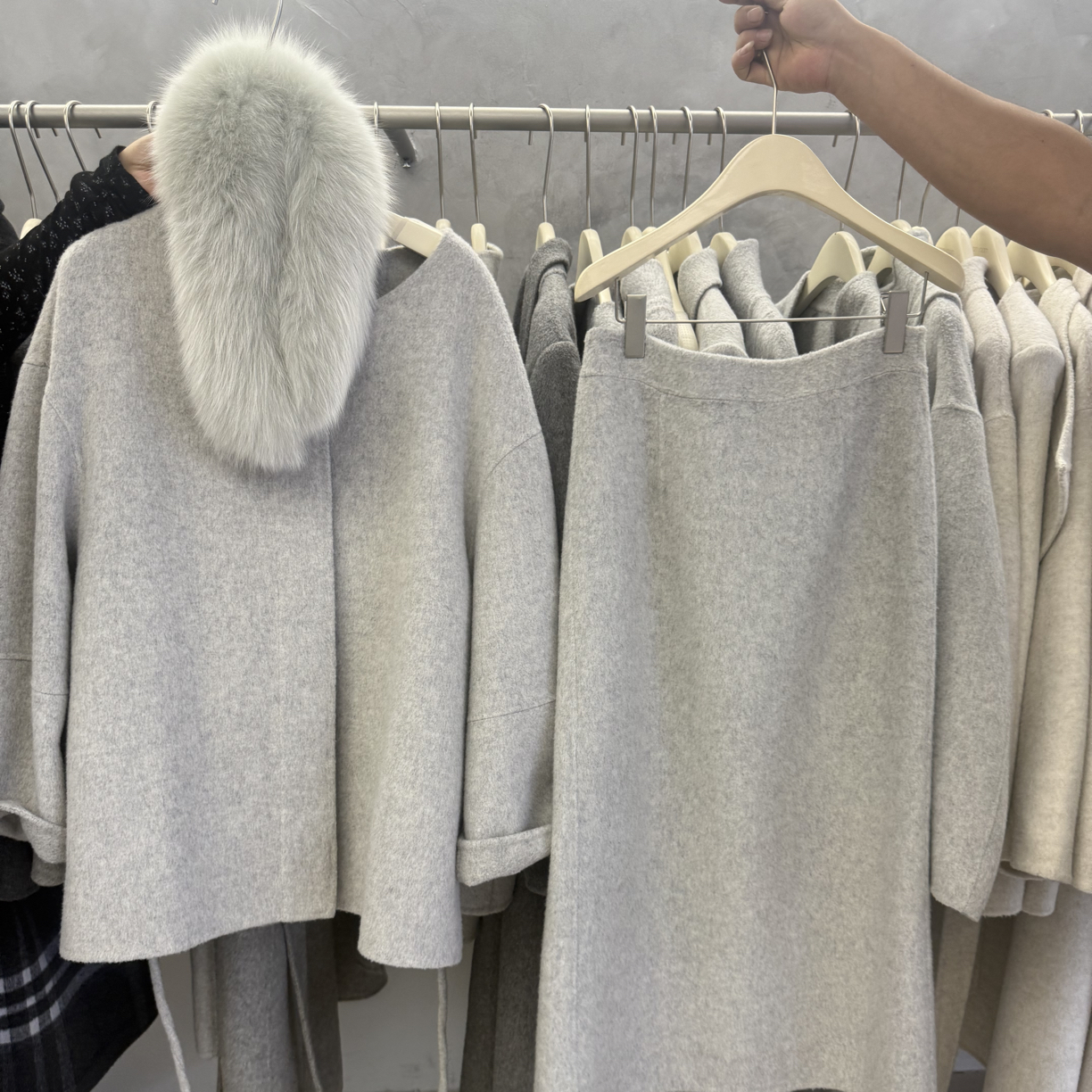 实拍正品 优雅双面羊绒全羊毛外套+半身裙套装可拆狐狸毛女
