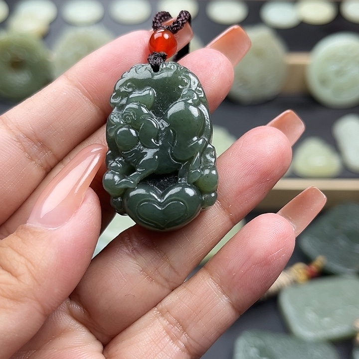 颈饰未镶嵌和田玉