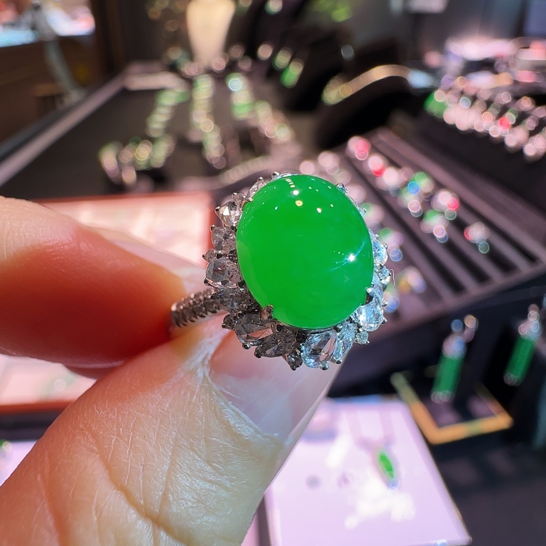 翡翠18K金镶嵌戒指