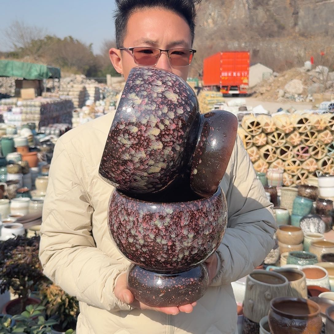 紫砂花盆口18高19（两个紫球