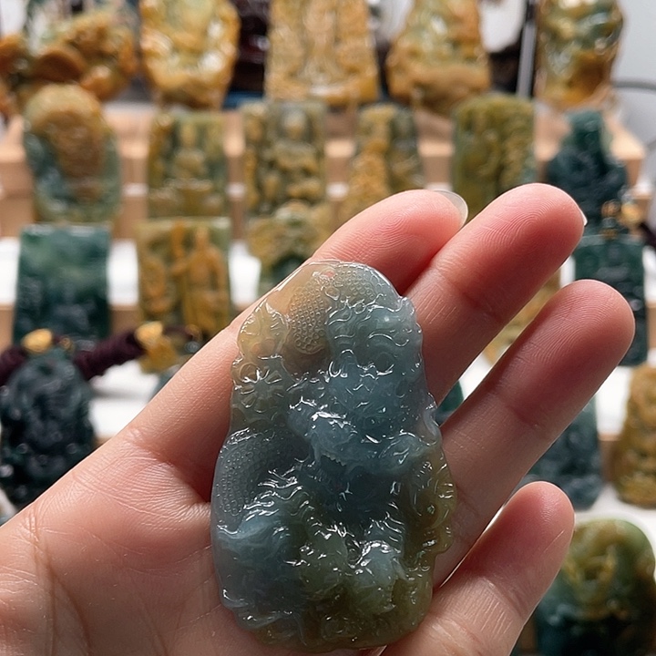 翡翠颈饰未镶嵌天然翡翠A货双龙