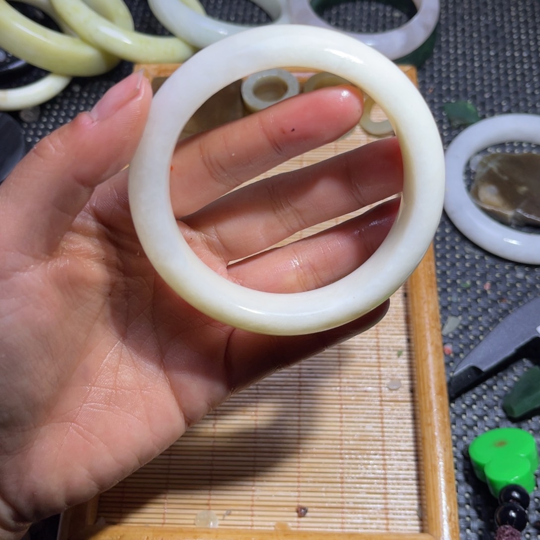 未镶嵌和田玉车挂