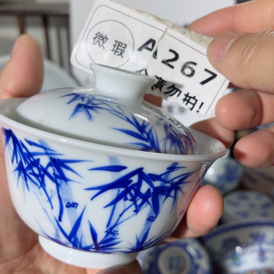 碗全手工手绘的陶瓷，