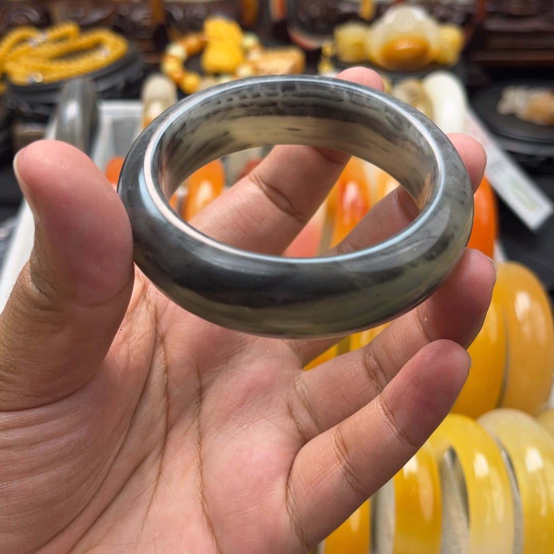 石英质玉（黄龙玉）手镯未镶嵌