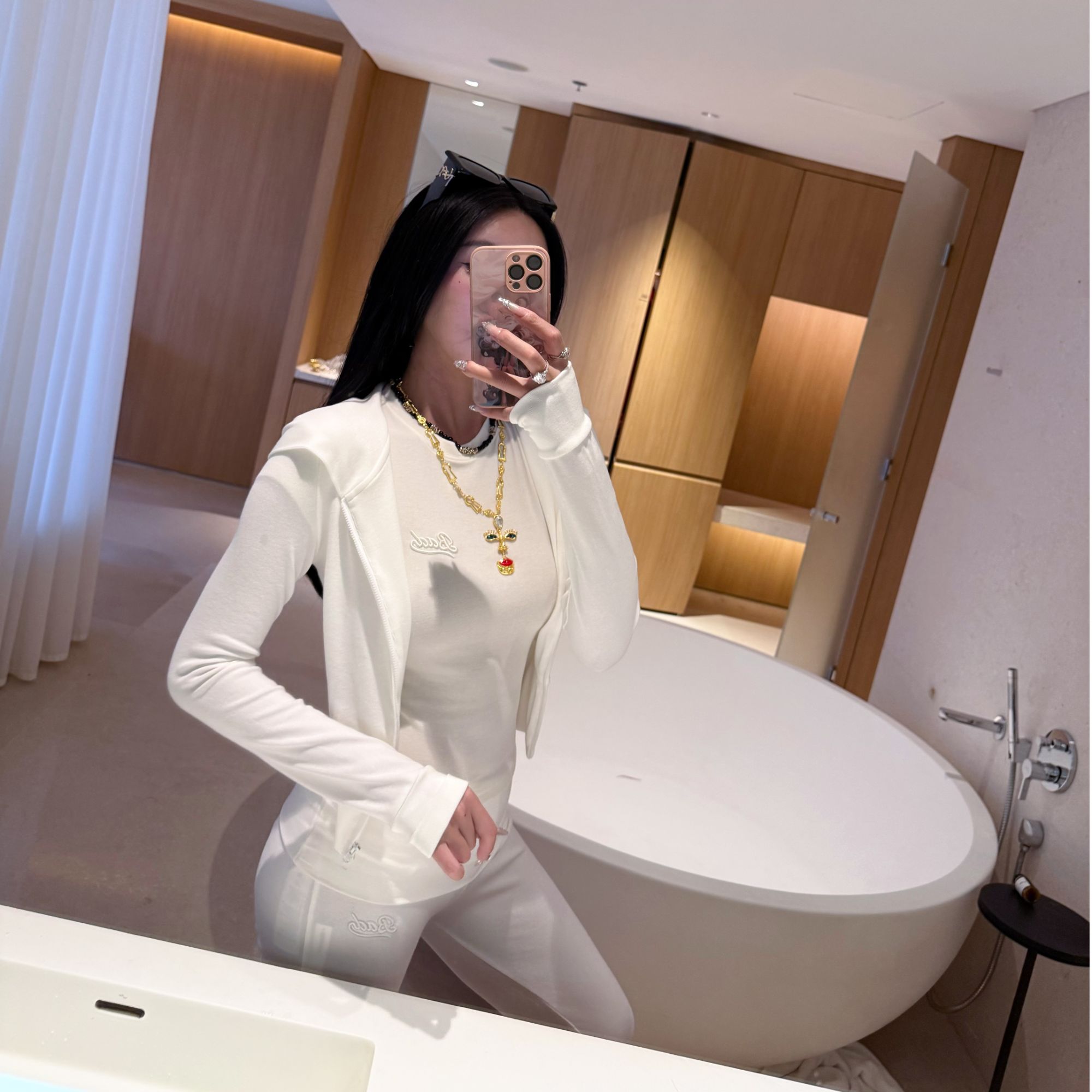 DOUMI【奶油女孩】白杏两色连帽外套胸字母半袖上衣长裤套装