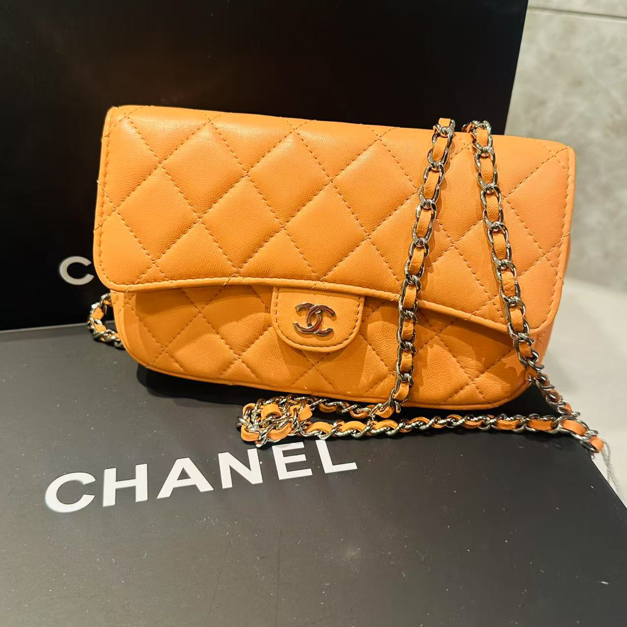 95新 Chanel/香奈儿 泡泡专属香奈儿眼镜斜挎包/98新包展