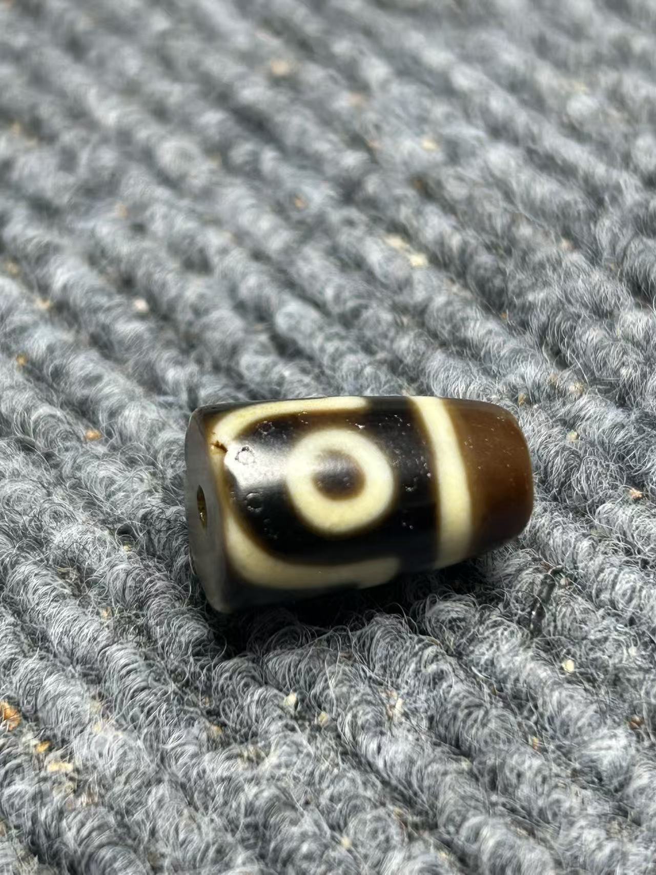 只买单纯的吊坠，没带链子，属的性质。吊坠 默白双十二文玩吊坠