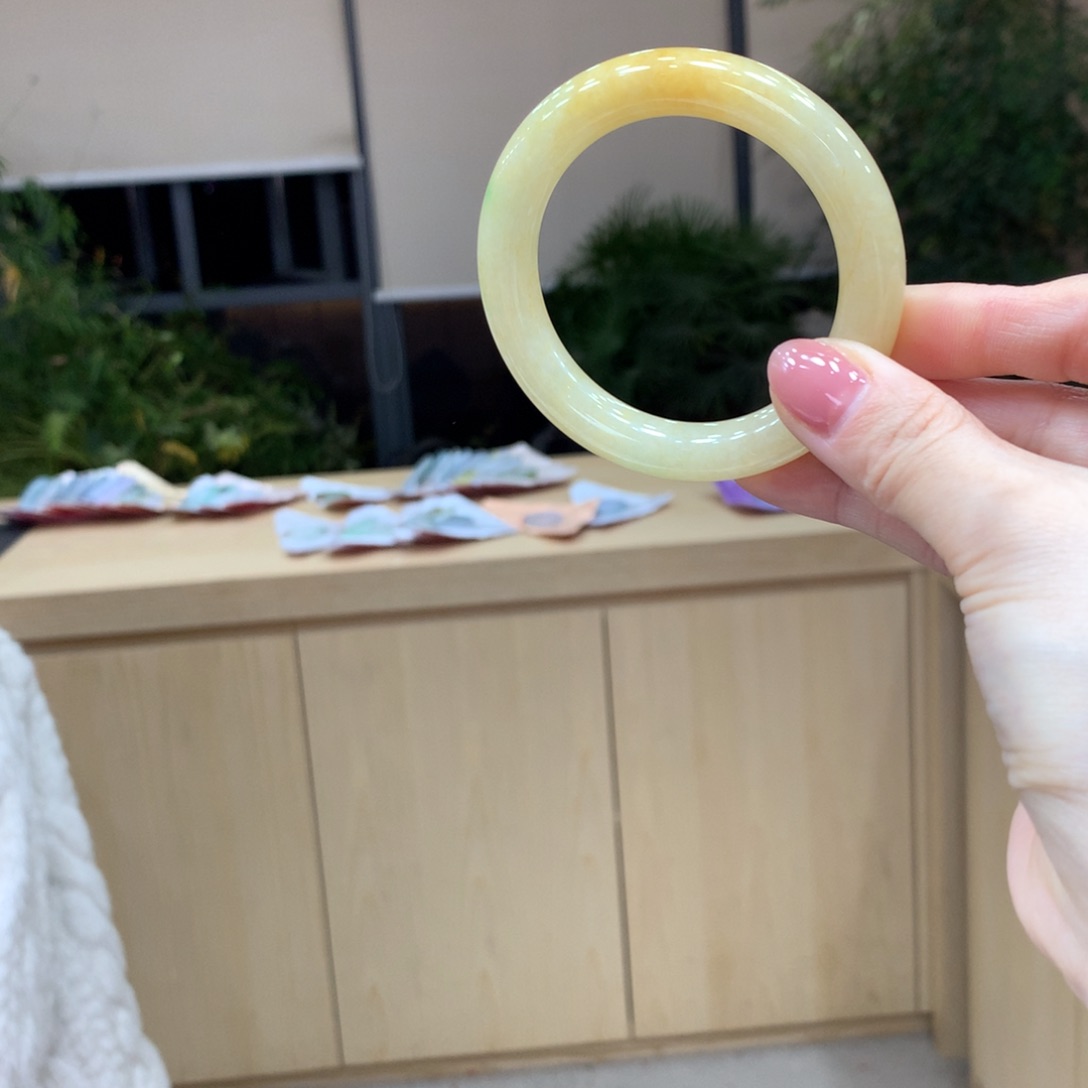 翡翠手镯未镶嵌?不退不换