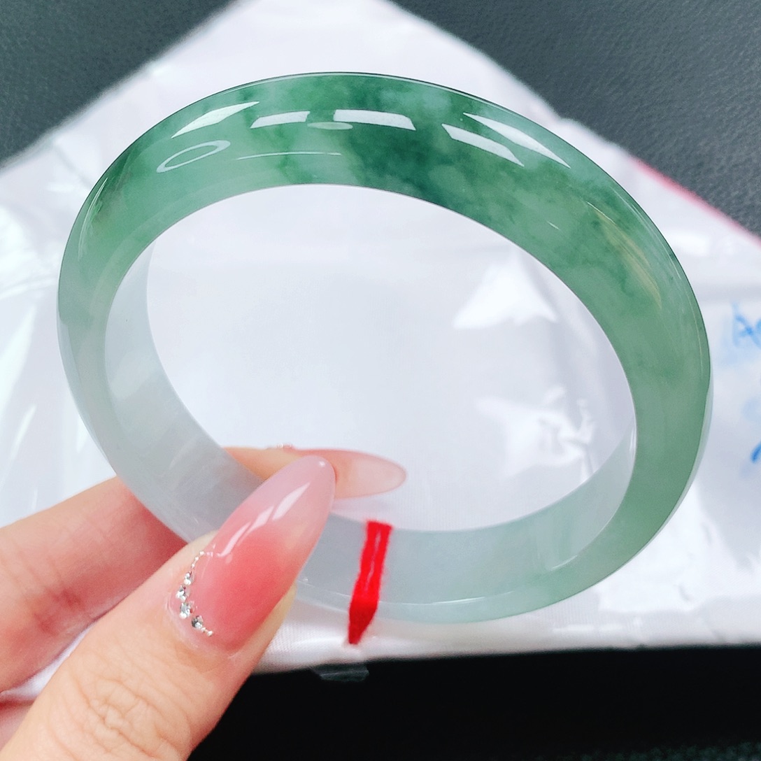 翡翠手镯未镶嵌57圈