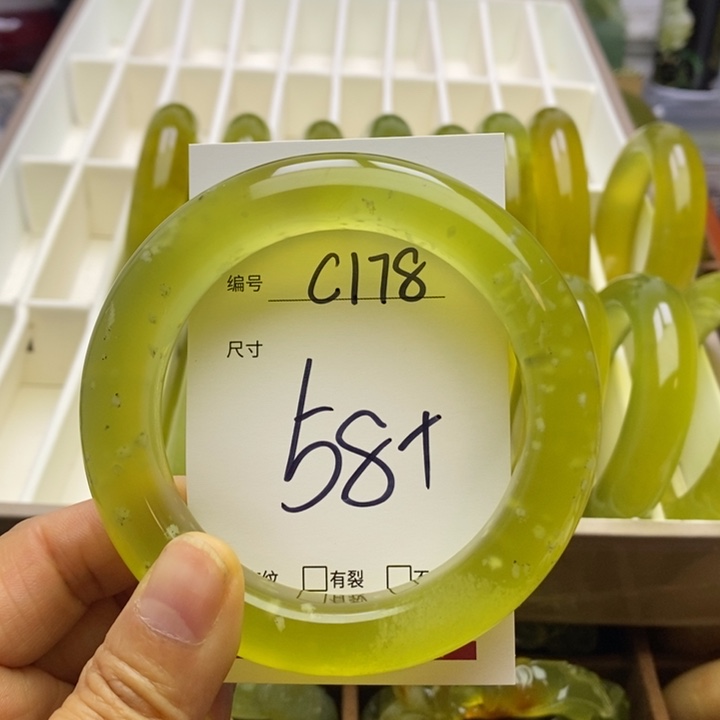 蛇纹石玉手镯未镶嵌