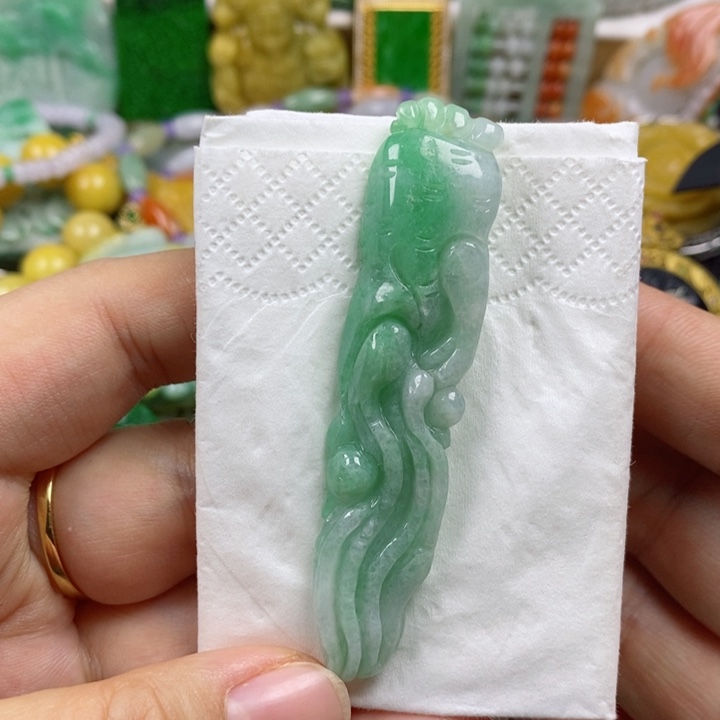 翡翠吊坠(赠链)未镶嵌