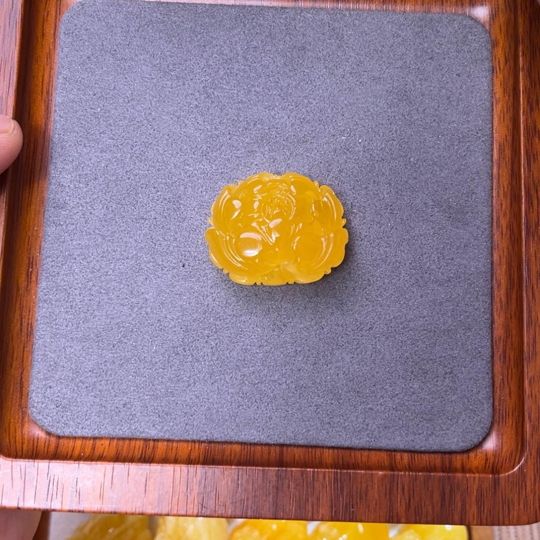 琥珀颈饰未镶嵌蜜蜡牡丹花