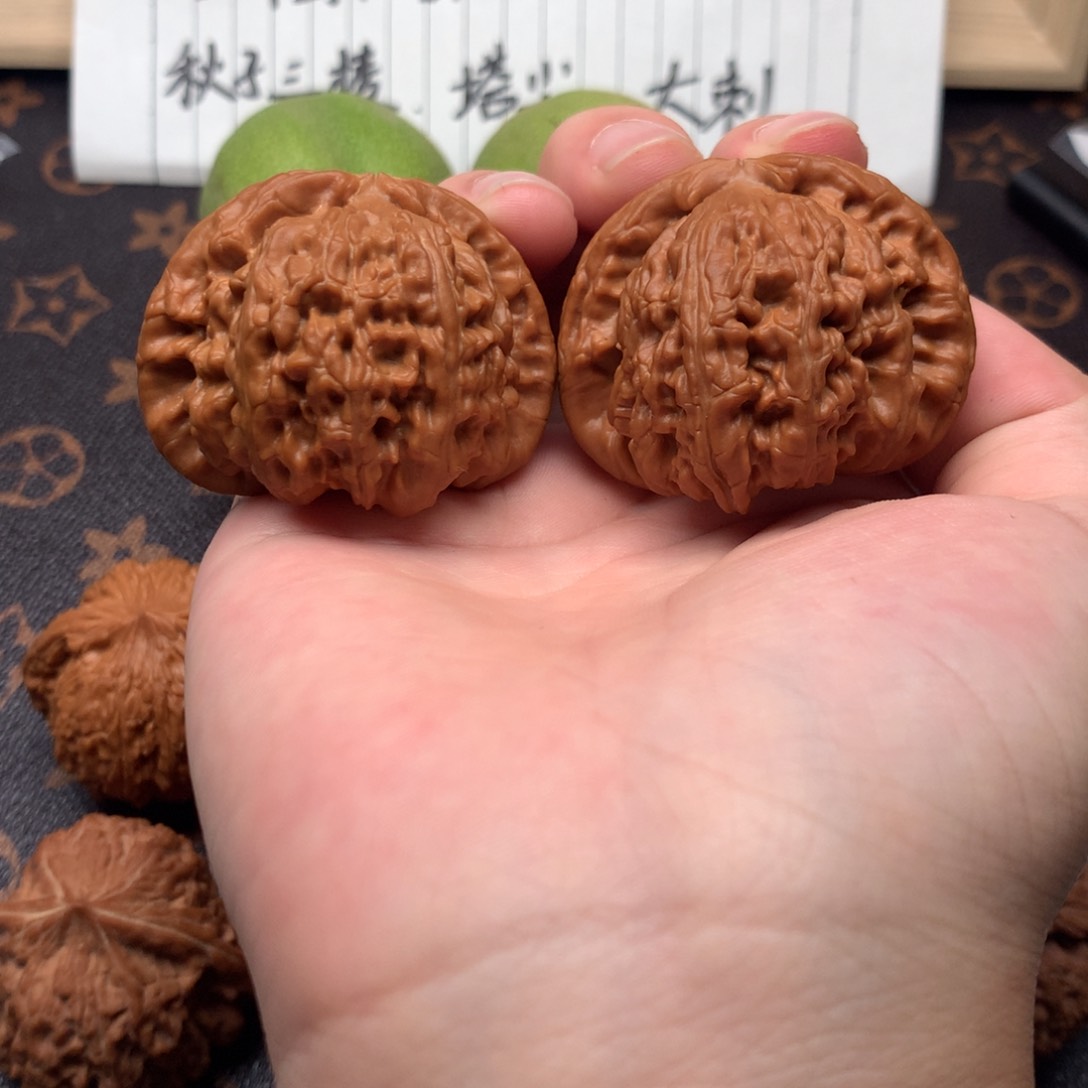 文玩核桃把件圆桩球白