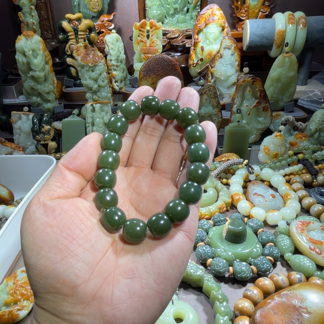 透闪石质玉未镶嵌珠宝奇石