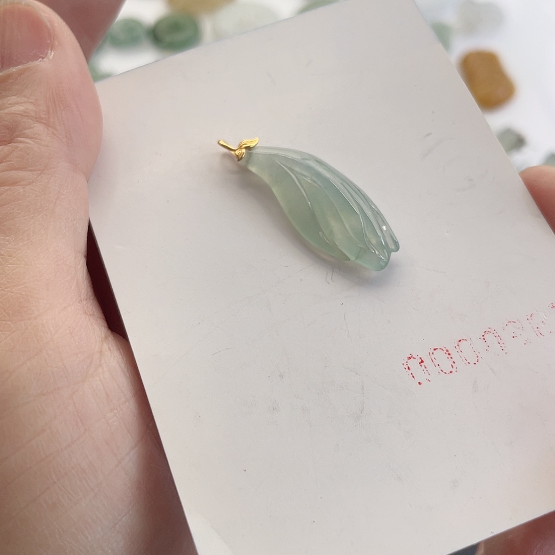 翡翠未镶嵌颈饰玉兰花