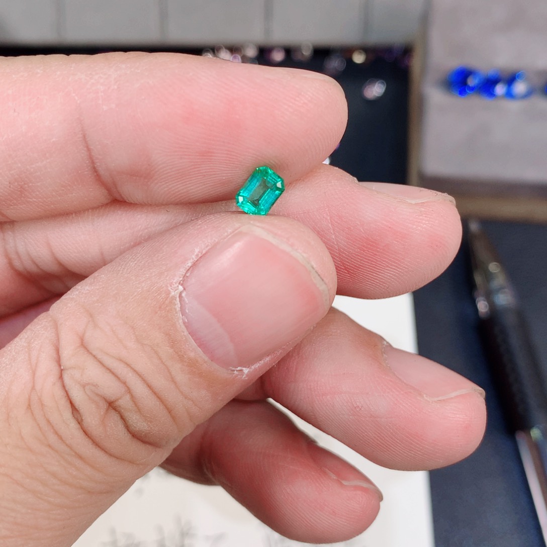 祖母绿裸石未镶嵌0.43ct 培育祖母绿哥伦比亚沐佐色