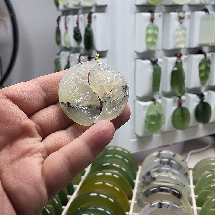 合金蛇纹石玉颈饰