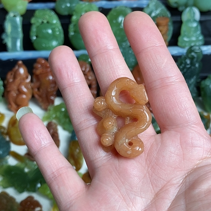 未镶嵌蛇纹石玉颈饰