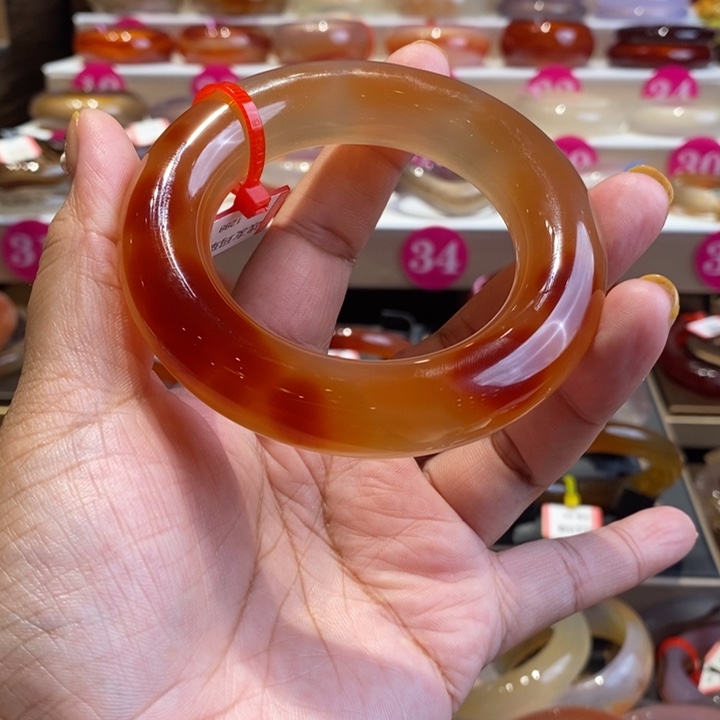 玛瑙/玉髓手镯未镶嵌是*仙