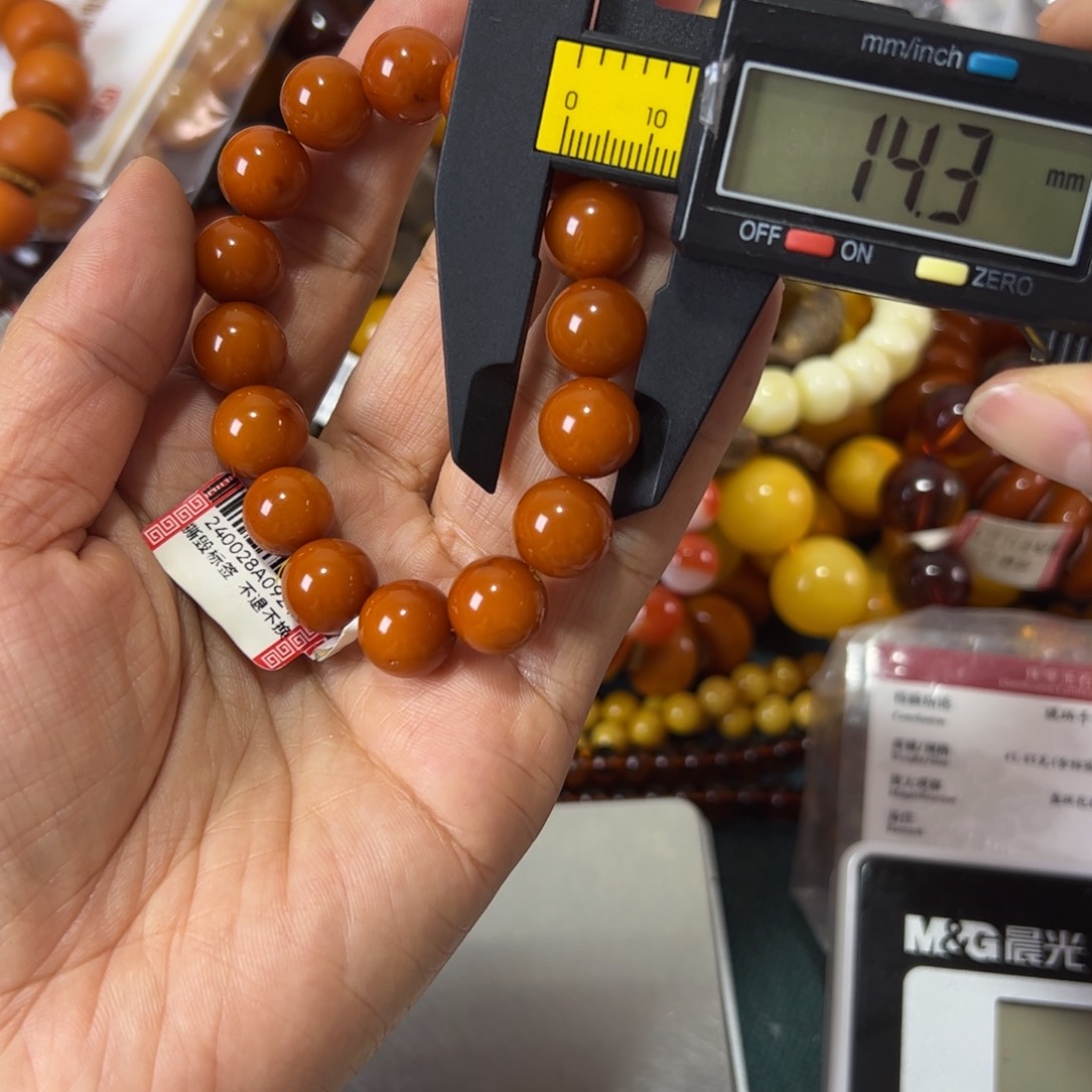 未镶嵌琥珀珠宝奇石571