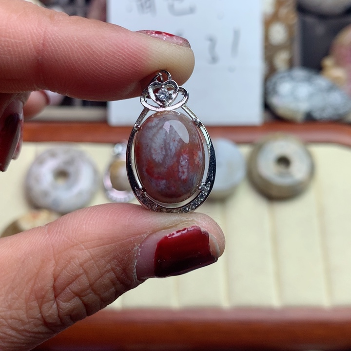 硅化珊瑚（珊瑚玉）颈饰未镶嵌