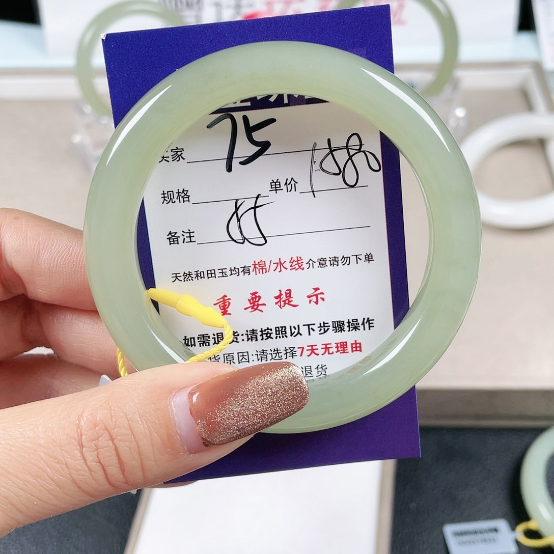 和田玉手镯未镶嵌