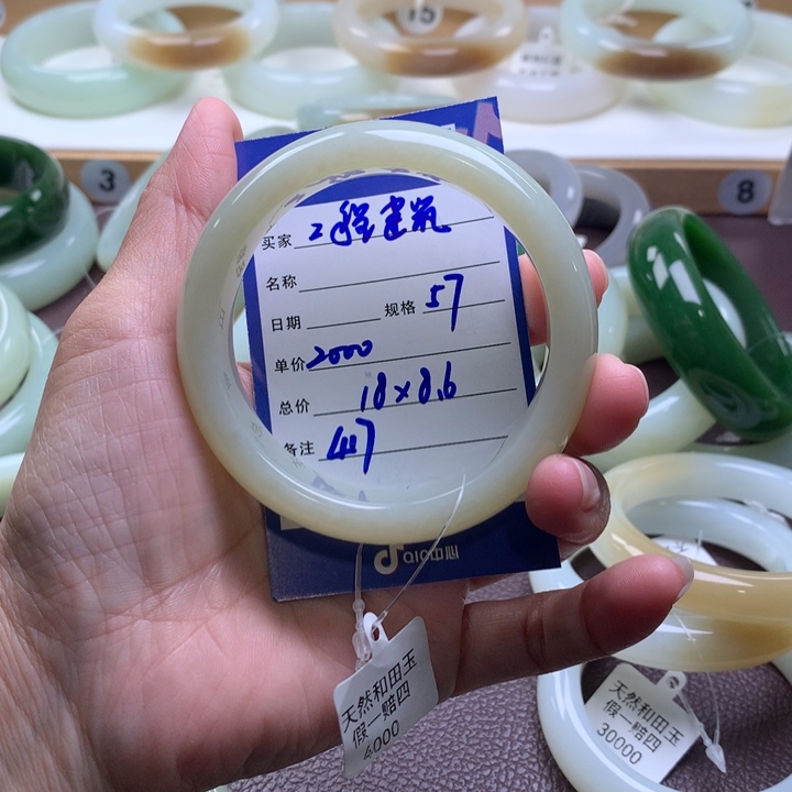 工***筑和田玉未镶嵌手镯